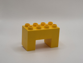 8 nops blok hoog met uitsparing aan de onderkant geel Duplo