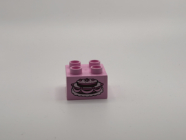 Taart op blok roze Duplo