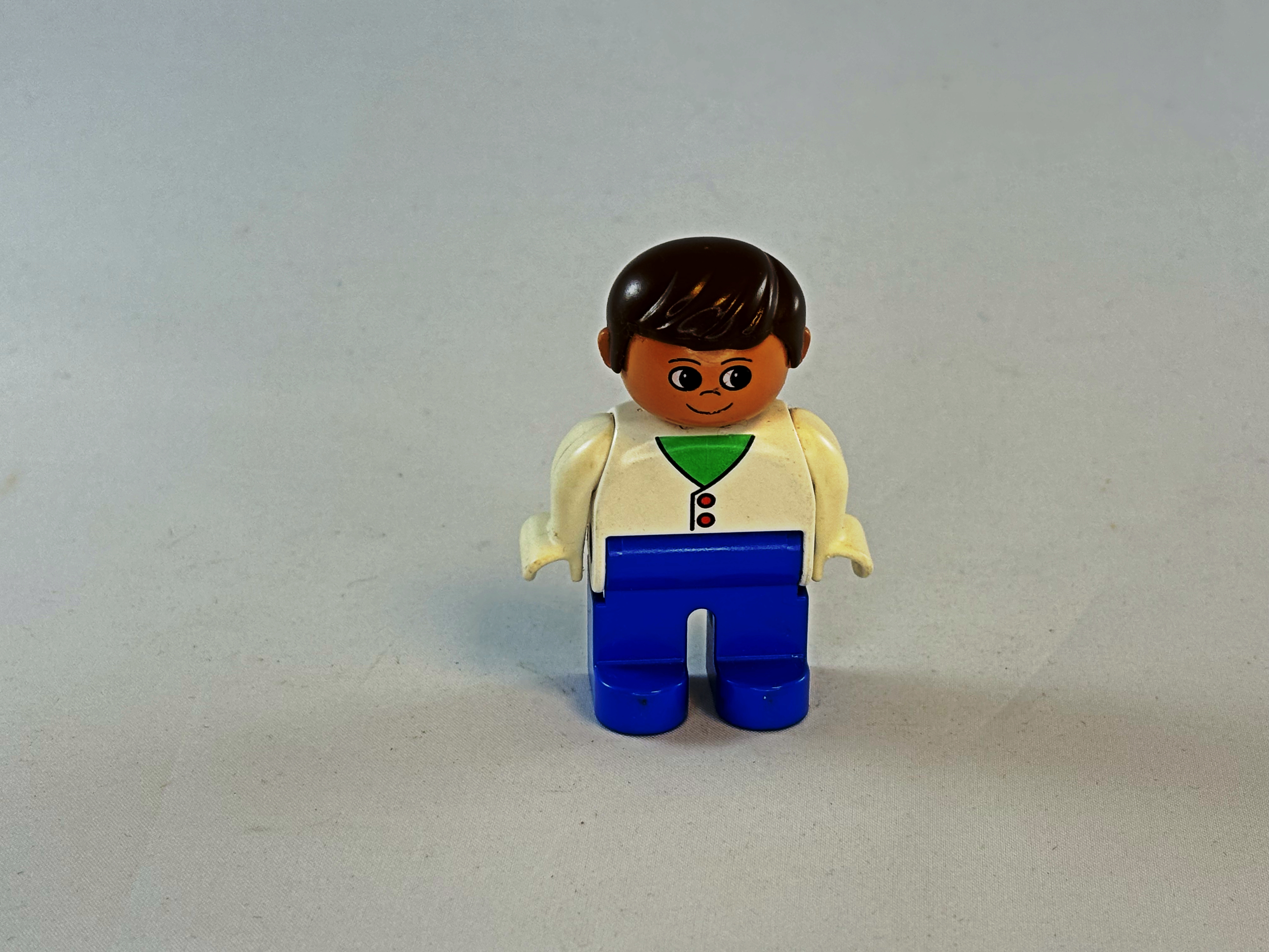 Man met broek blauw en shirt wit Duplo