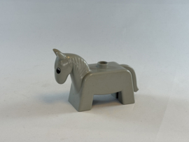 Paard grijs zwarte ogen Duplo
