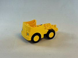 Vrachtwagen klein geel met gele velgen Duplo