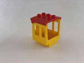 Cabine hoog geel met dak rood  Duplo