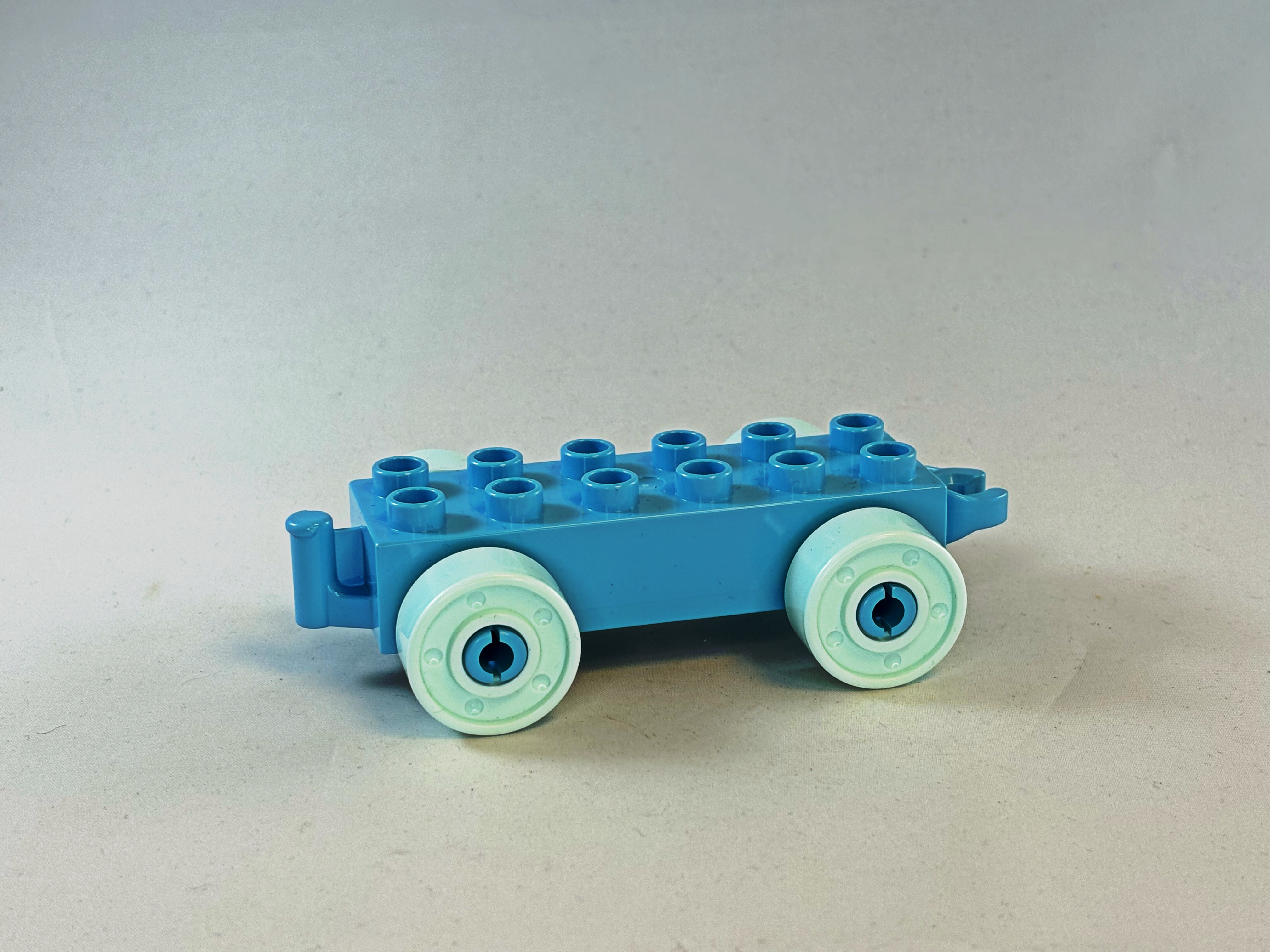 Kar/aanhanger licht blauw Duplo