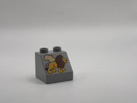 Leeuw op schuin blok lichtgrijs Duplo