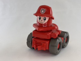 Primo autootje met poppetje rood  Duplo