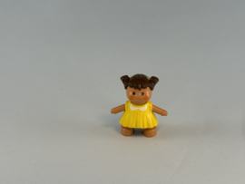 meisje met gele jurk grote poppenserie