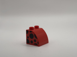 Lieveheersbeestje op schuin blok rood Duplo
