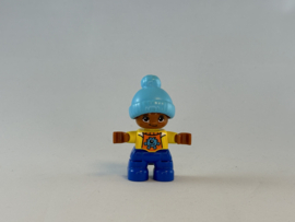 Jongen getint met muts Duplo