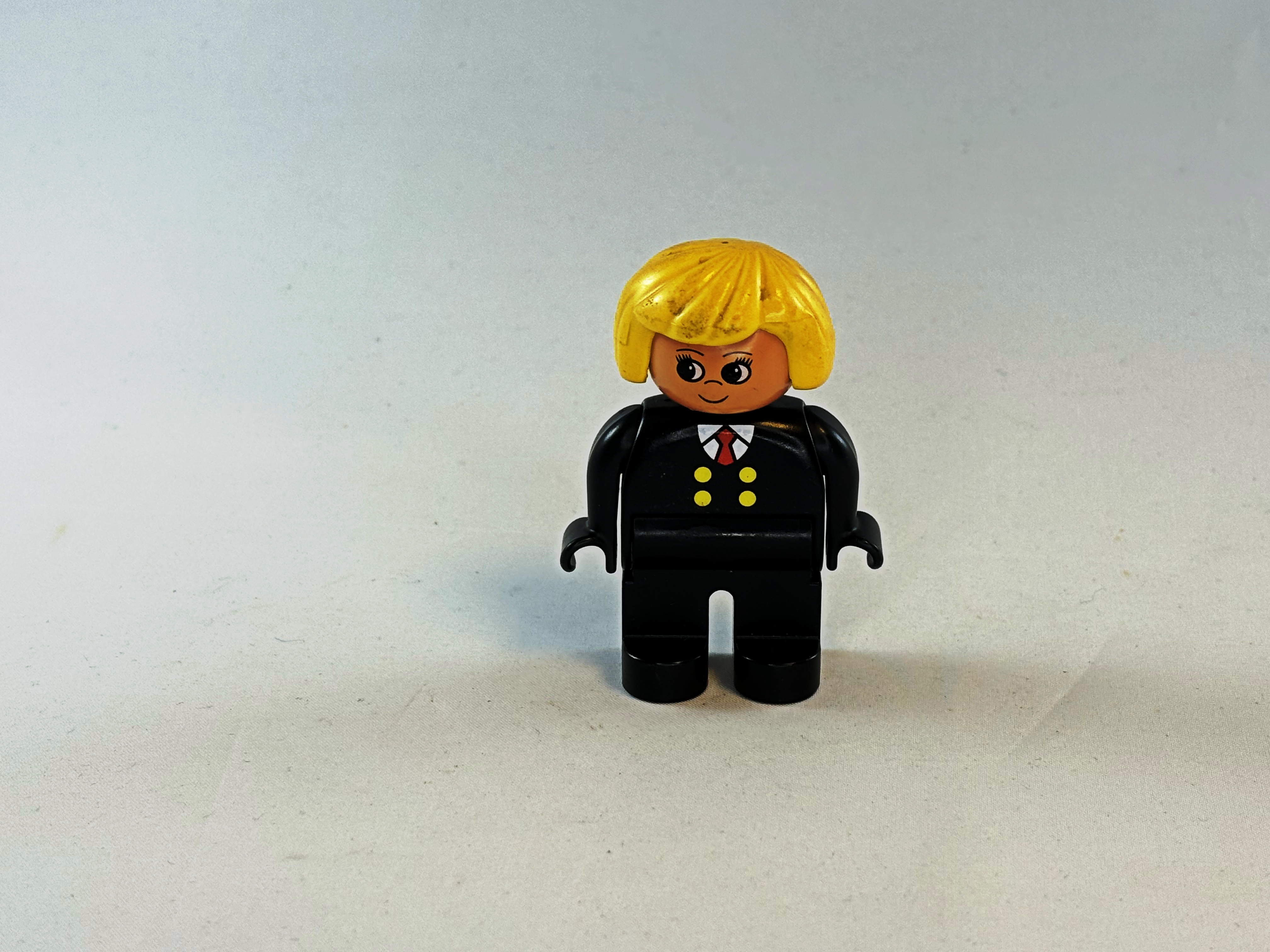 Vrouw zwart pak Duplo