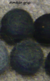 Viltballetjes groot 15 stuks donker grijs