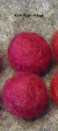 Viltballetjes groot 15 stuks donker roze