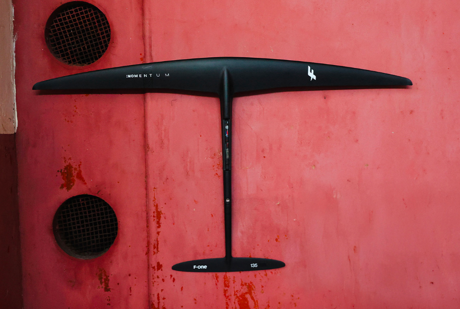 F-one Momentum UHM Carbon Plane