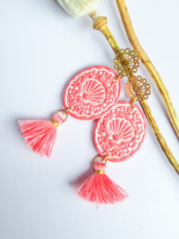 Studio.bloemig - Coral shell earrings