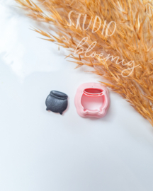 Clay cutter - Potion pot stud