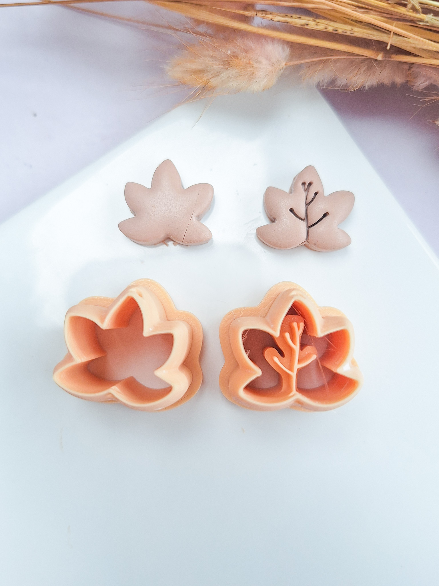 Clay cutter - Bead - Leaf charm