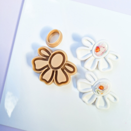 Clay cutter - Embossed flower