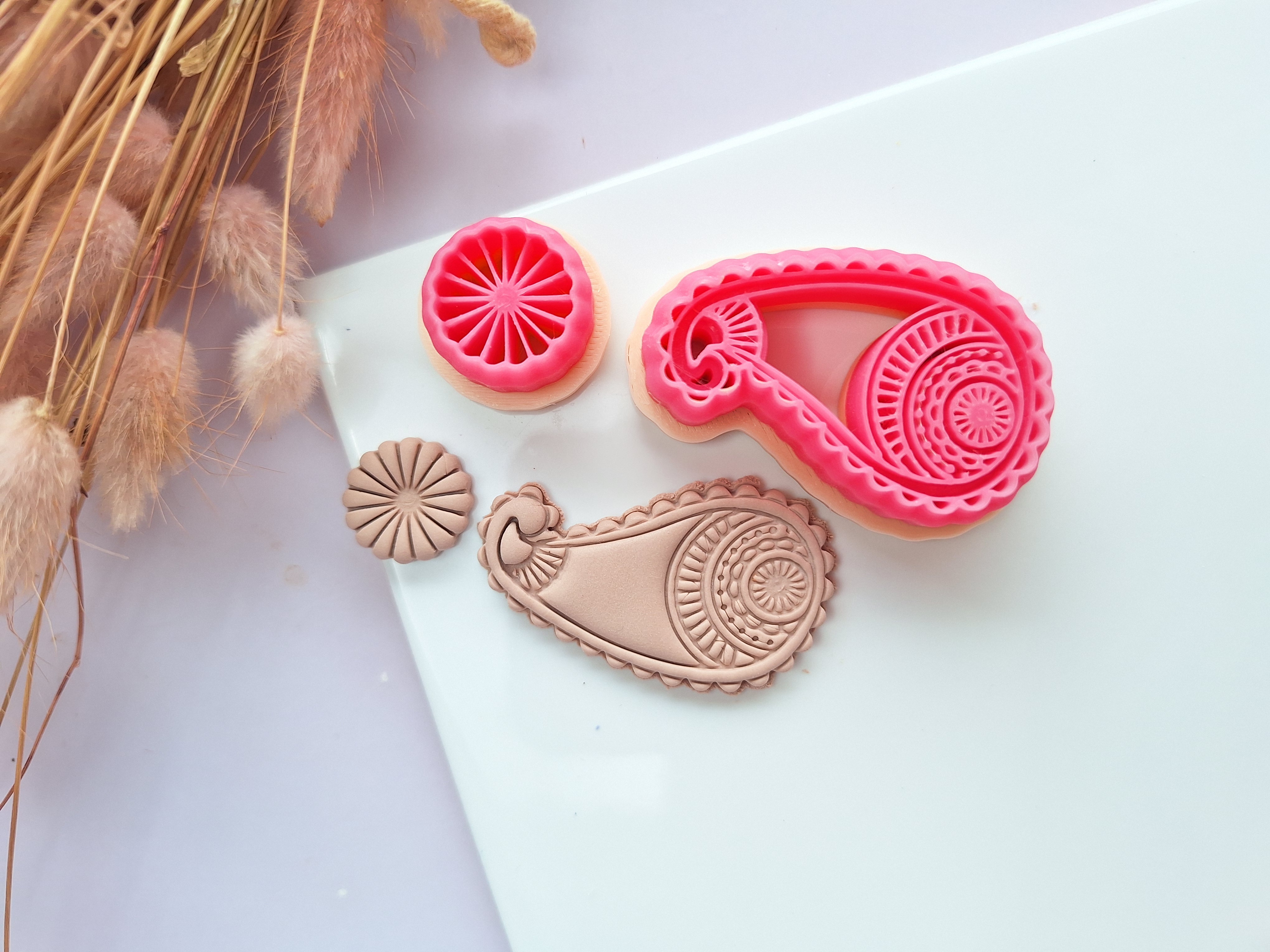 Clay cutter - Paisley