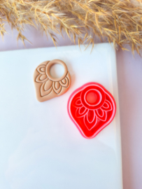 Clay cutter - Traanvormige bloemen hoop