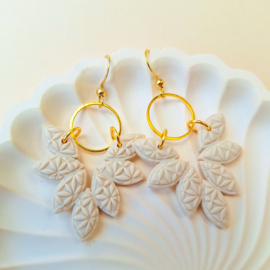 Studio.bloemig - Leaf klei oorbellen - zilver of goud