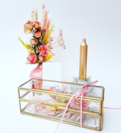 Boeketje droogbloemen - Sweet pink in gouden kistje.