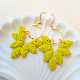 Studio.bloemig - Leaf klei oorbellen - zilver of goud