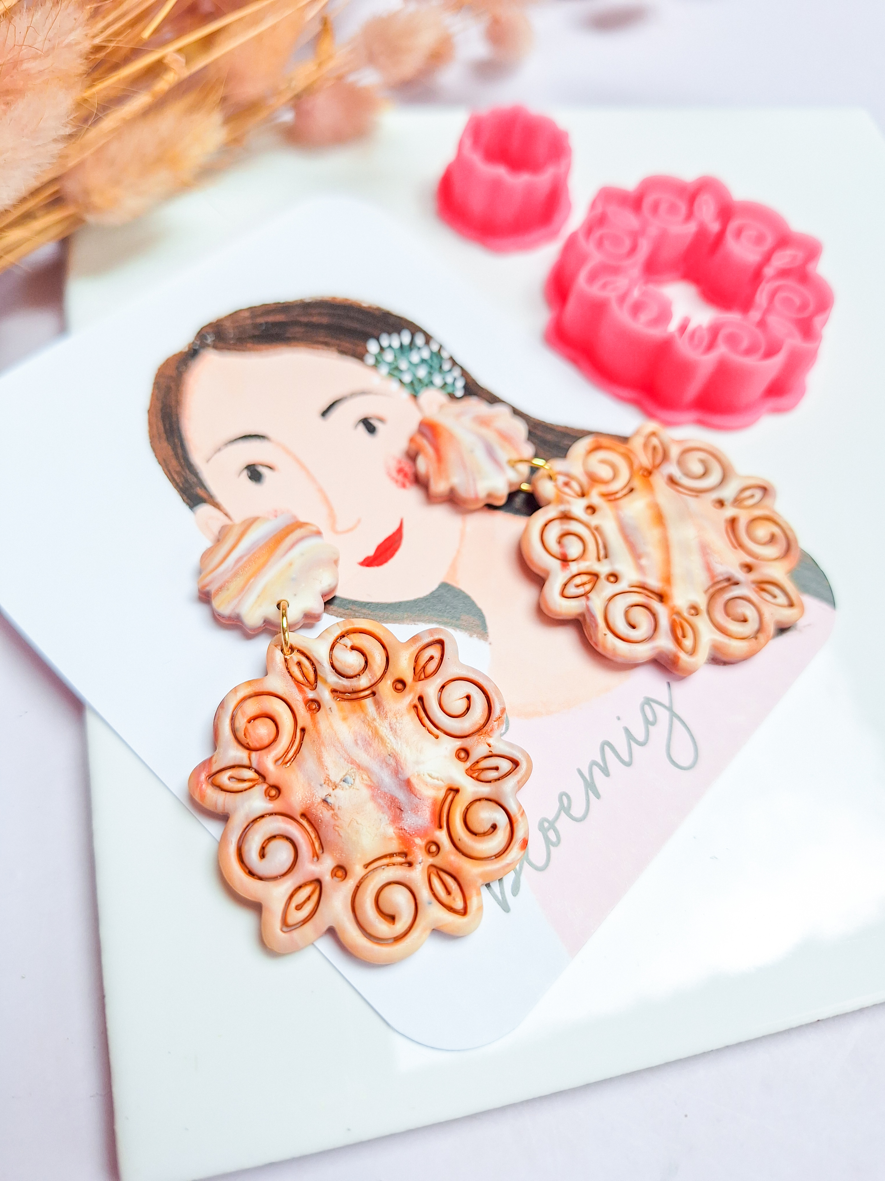 Clay cutter - Floral wreath