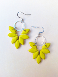Studio.bloemig - Leaf klei oorbellen - zilver of goud