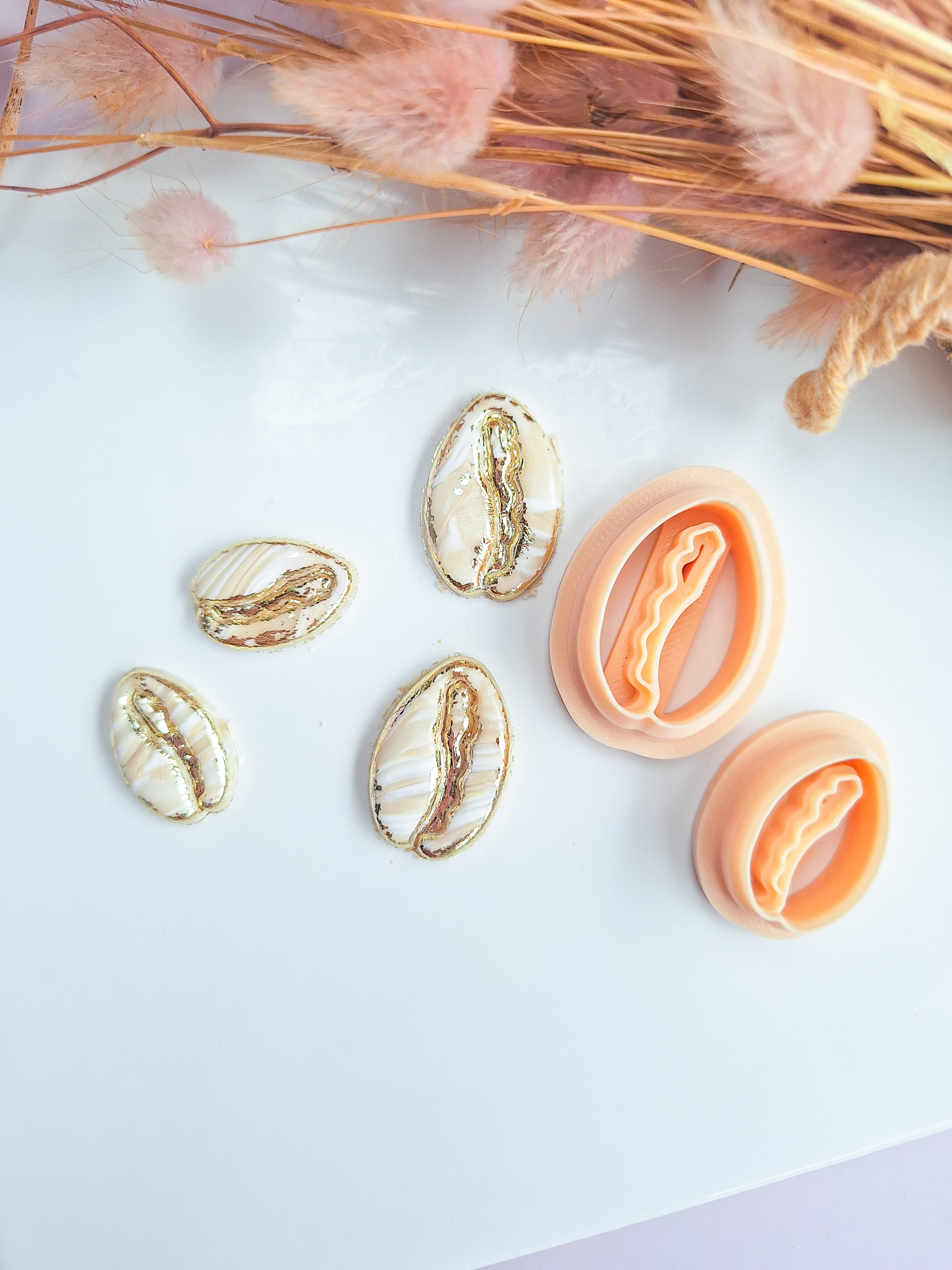 Clay cutter - Cowrie