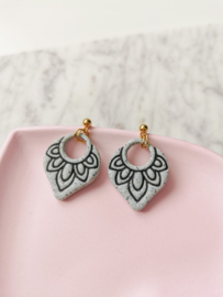 Clay cutter - Traanvormige bloemen hoop