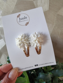 Leather flower white