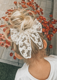 Bow broderie lace