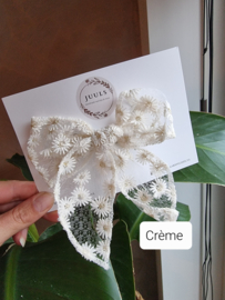 Bow broderie lace