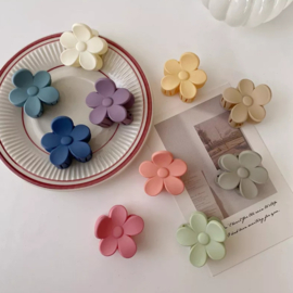 Flower hairclip