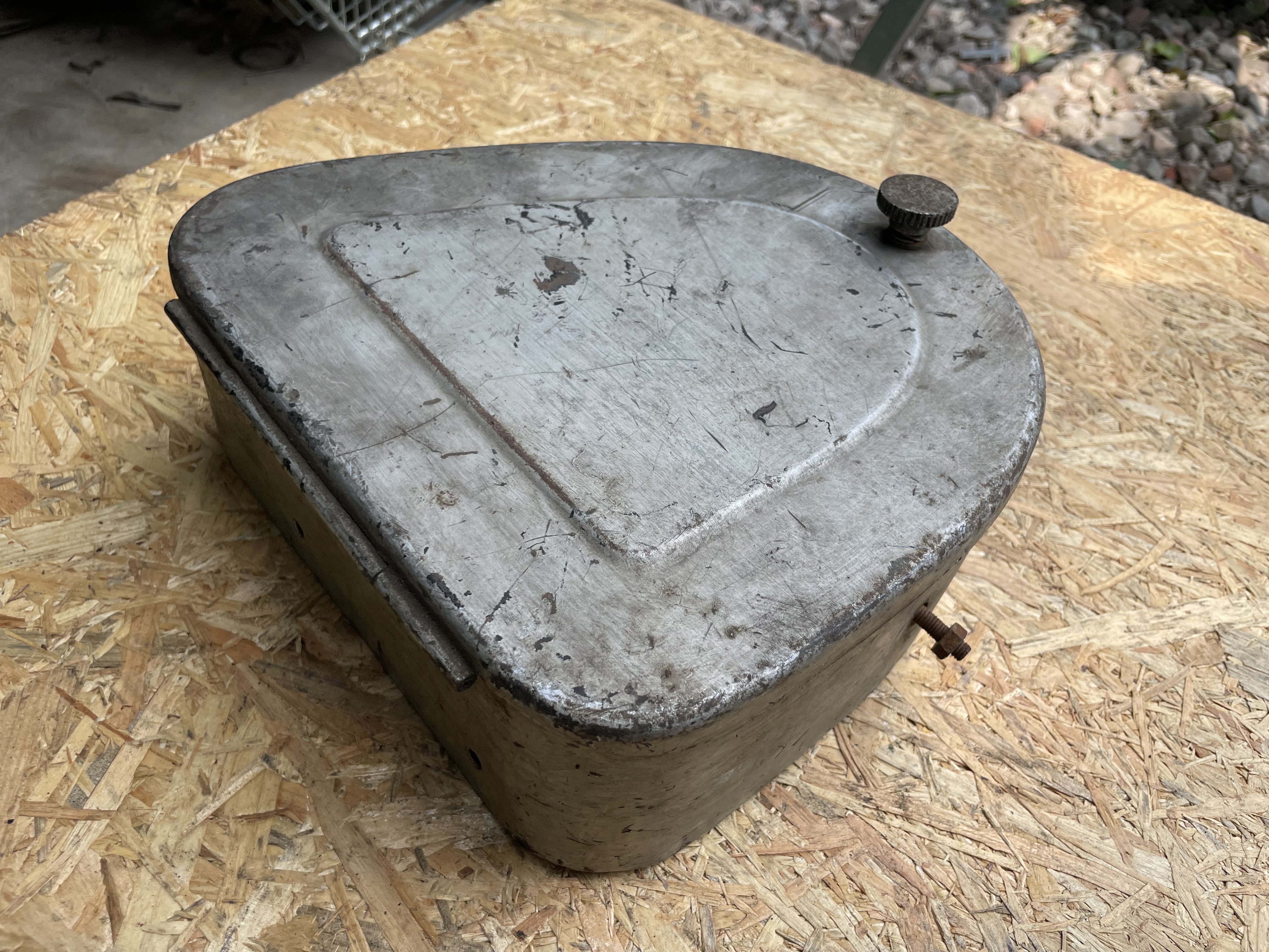 Velocette gereedschapkastje