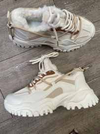 SNEAKERS MET TEDDY BINNENVOERING - BEIGE