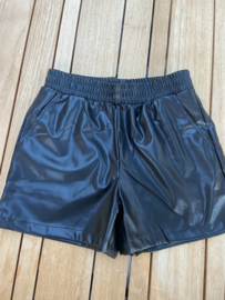 PU SHORT - ZWART