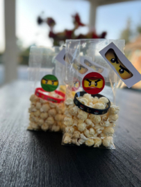 Plastic blokbodem zakjes met Ninjago stickers  - 20 stuks - Ninjago traktatie