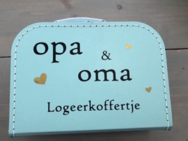 Opa en oma logeerkoffertje