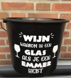 Wijn waarom in een glas als je een emmer hebt