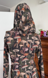 Getailleerd shirt met hoodie en mouw. Mushroom