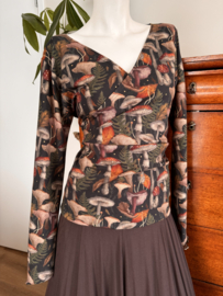 Getailleerd shirt met mouwen. Mushroom