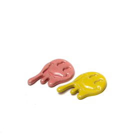 Melting Smiley pin pink