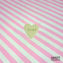 Broche Trut Geel