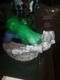 Marvel Incredible Hulk Smashing Throw Wall Big Figurine Statue