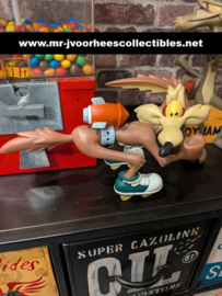 Looney Tunes Wile E Coyote Going with Rocket After Road Runner Figurine Statue