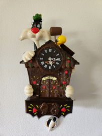 Looney Tunes Sylvester and Tweety Moving Vintage Cuckoo Clock