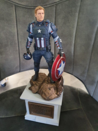 Marvel Captain America Standing on Pilar Figurine Statue