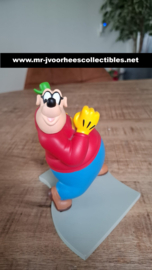 Walt Disney Ducktales Scrooge McDuck Beagle Boys Figurine Statue