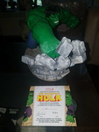 Marvel Incredible Hulk Smashing Throw Wall Big Figurine Statue
