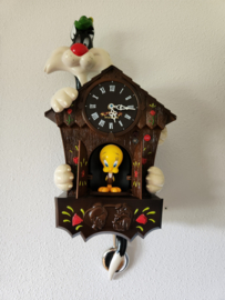 Looney Tunes Sylvester and Tweety Moving Vintage Cuckoo Clock